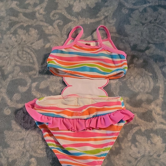 One piece bathing suit - Picture 2 of 2